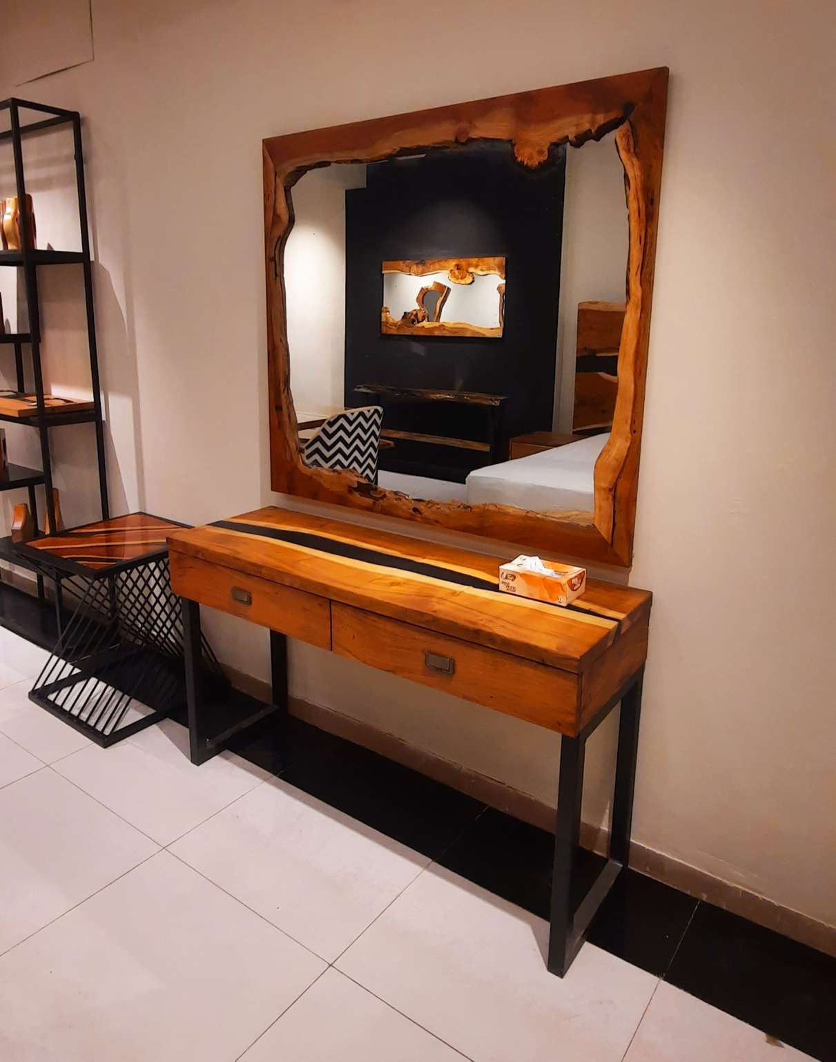 Console mirror set