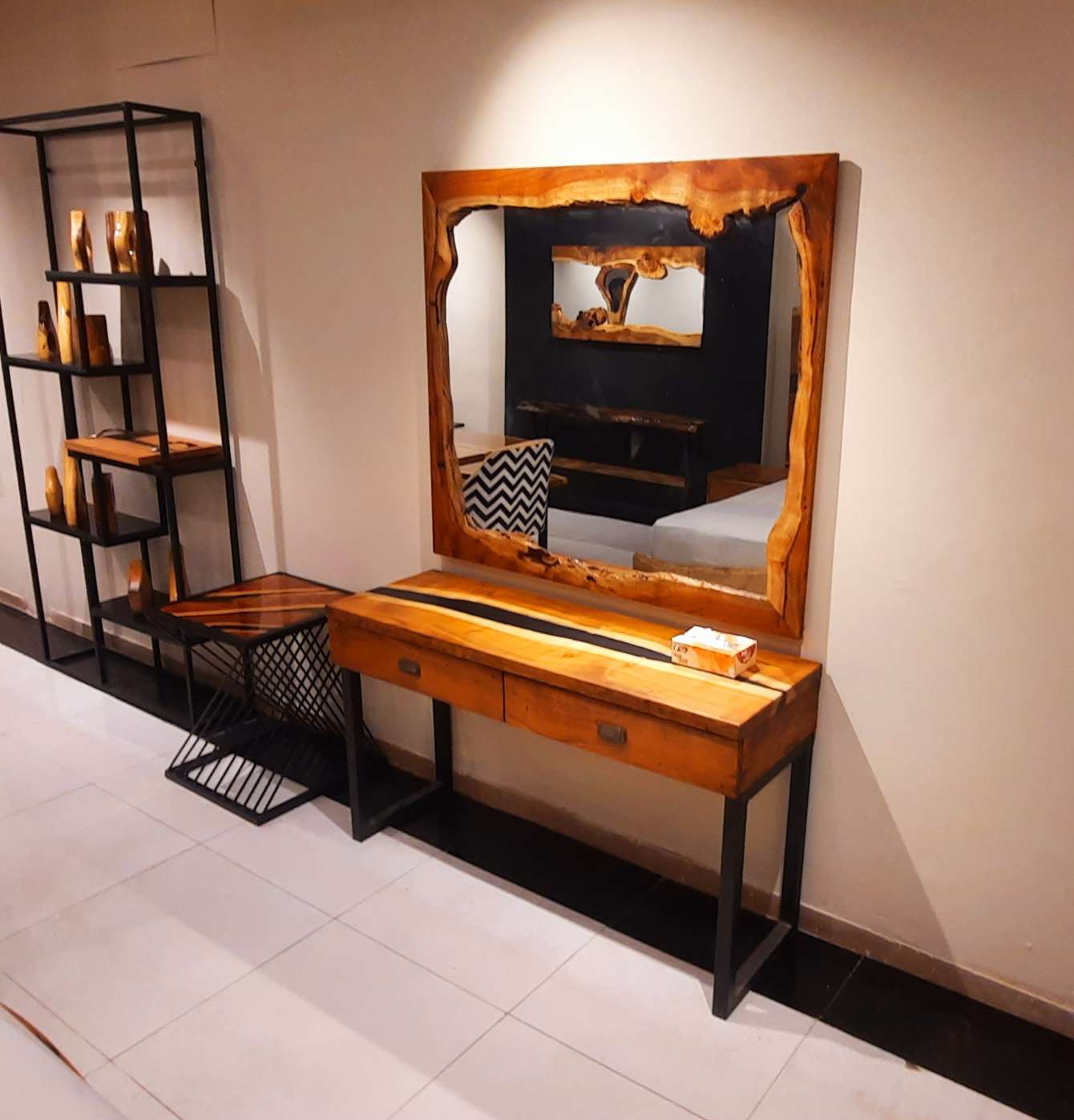 Console mirror set