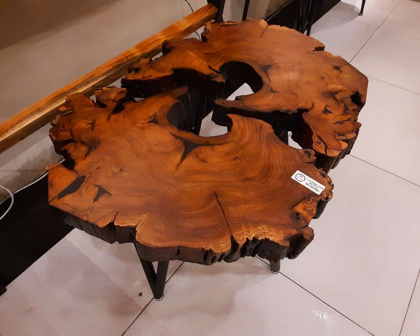 Set of 2 side tables