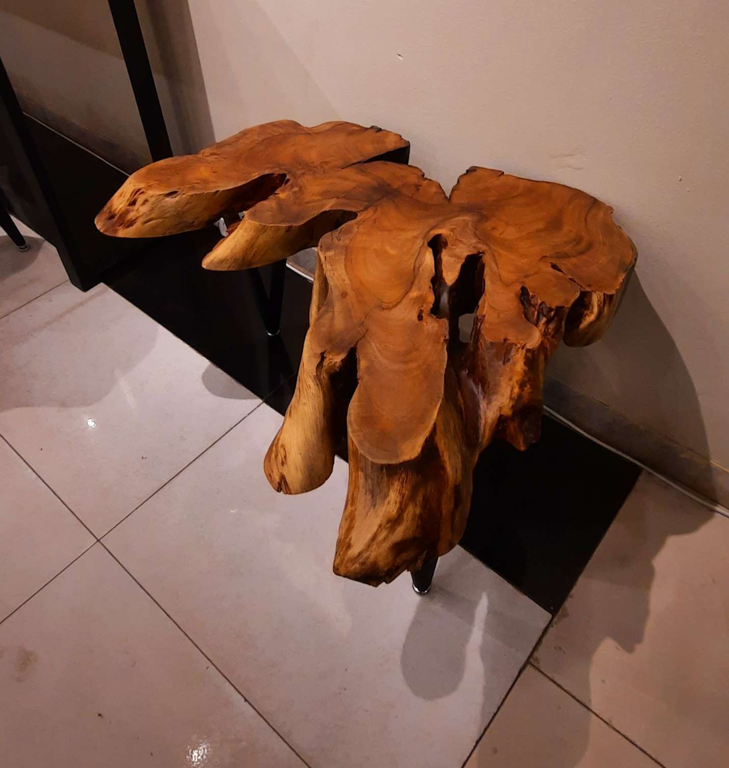 Corner table
