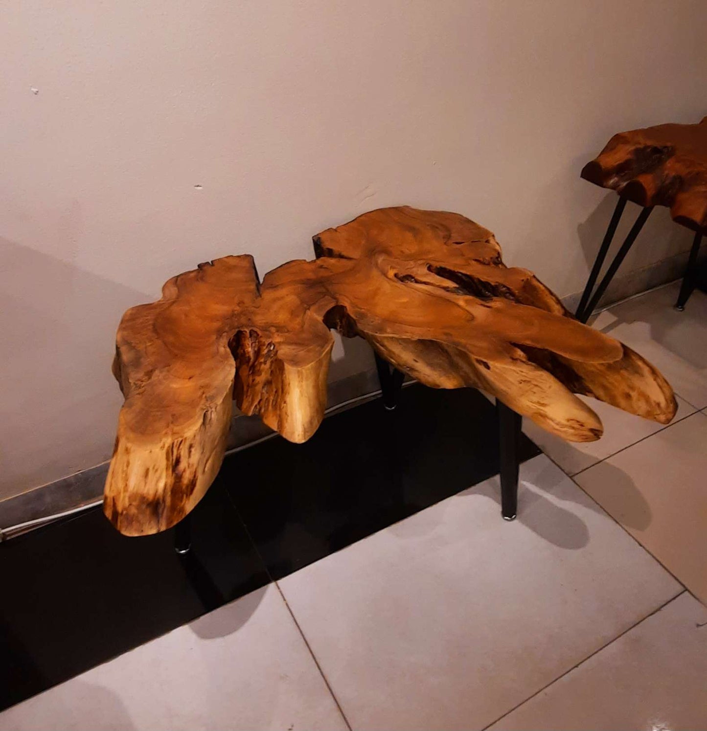 Corner table