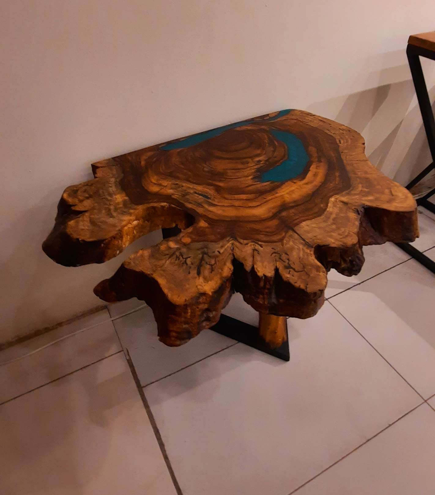 Corner table