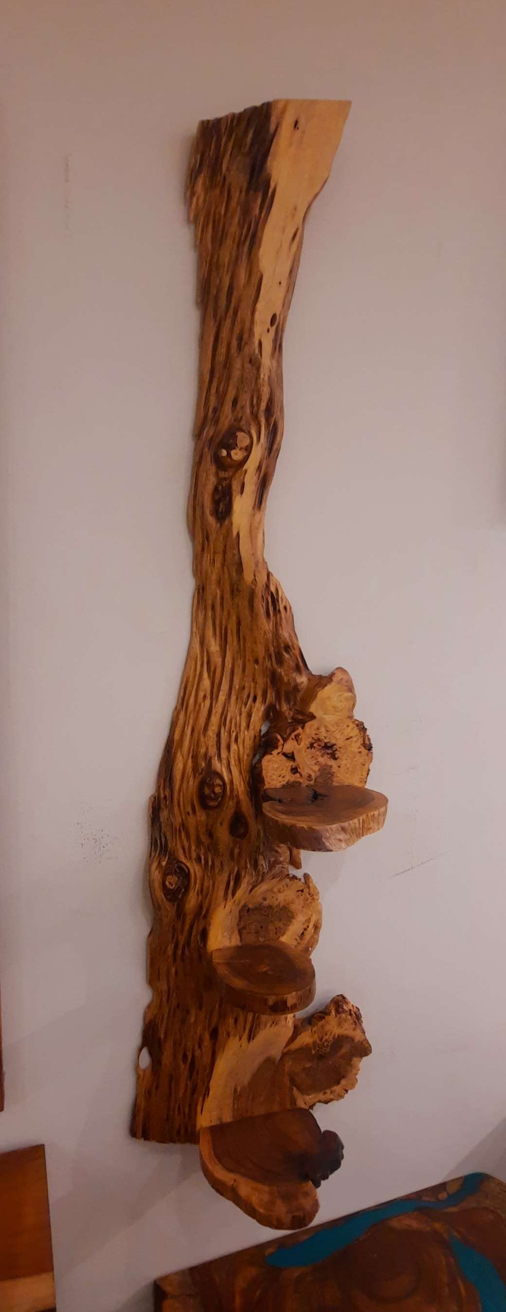 Natural wooden decoration